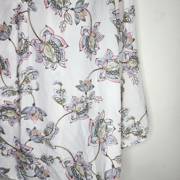 Adrienne Vittadini Floral Qomen Medium Long Sleeve V Neck Spring Summer Blouse - Picture 2 of 7